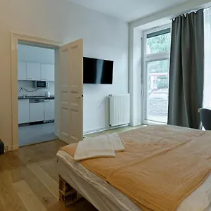 https://apartment-near-warschauer-platz-and-spree-river.find-berlin-hotels.com